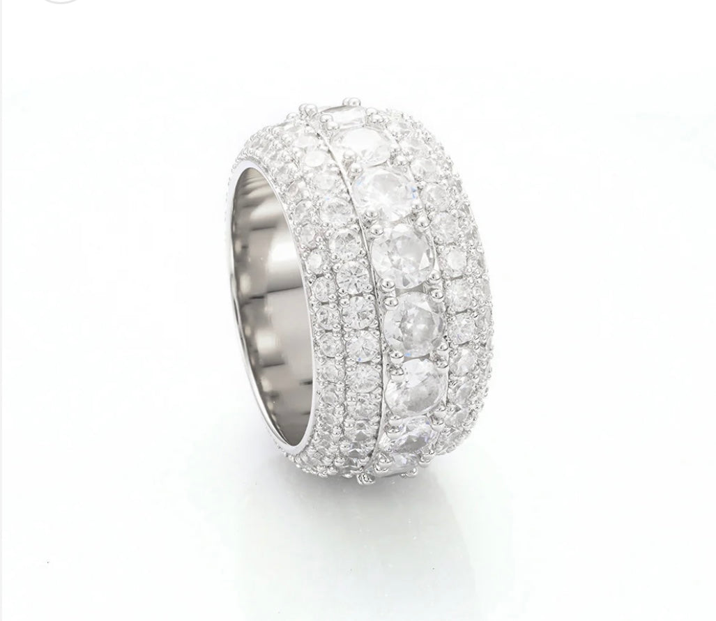 Moissanite Single Row Ring